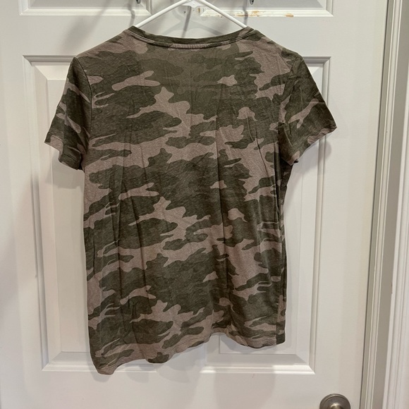 Universal Thread top. - Picture 2 of 3